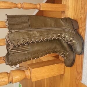Unworn Rocketdog zip up riding boot with laces. Size 6.